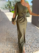 Women’s long dress with flowing shape and sleeveless design