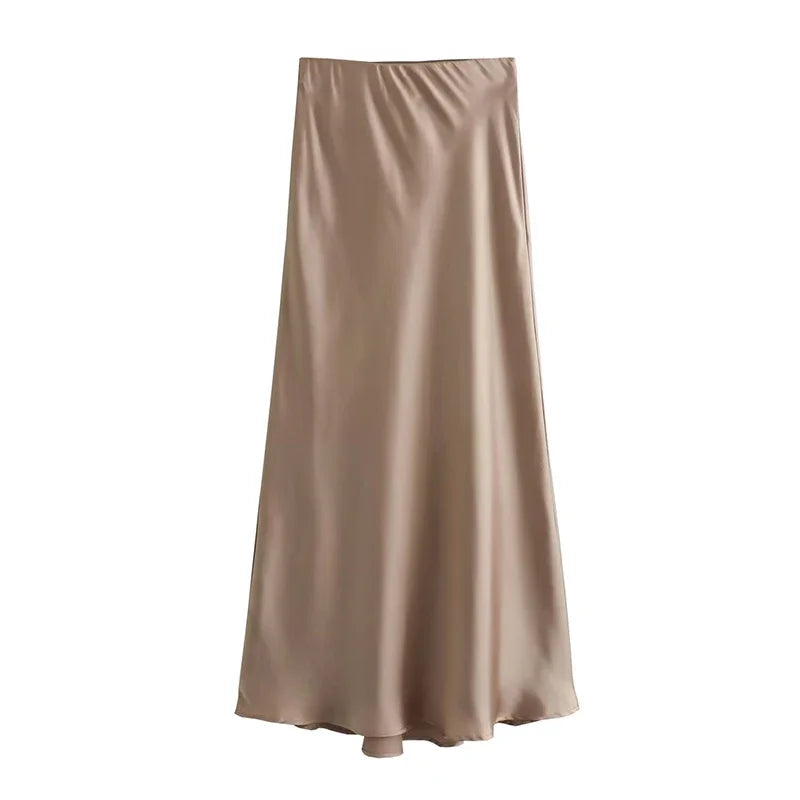 Women’s skirt with flowing shape and high waistband