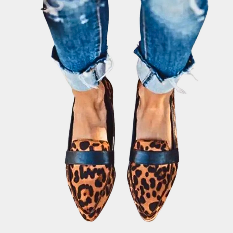 Women's loafers with stitched edge and rounded toe